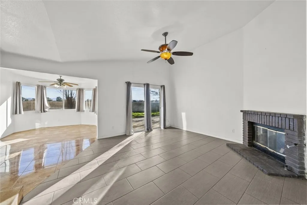 44105 Acacia Street, Lancaster, California 93535 home-pic-10