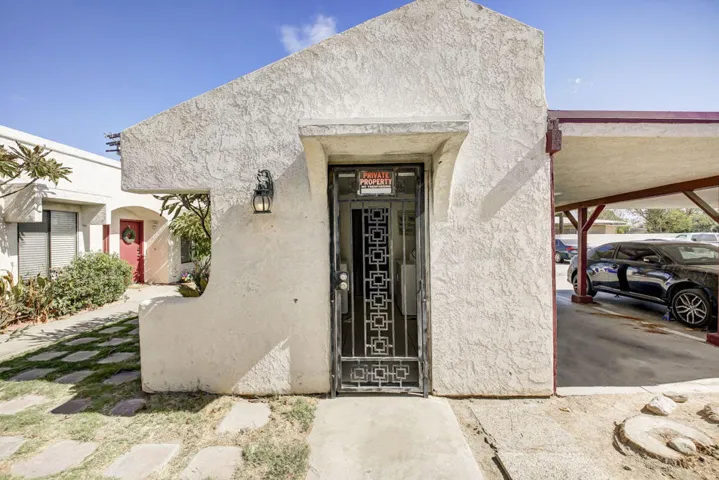 20 EXTERIOR MLS