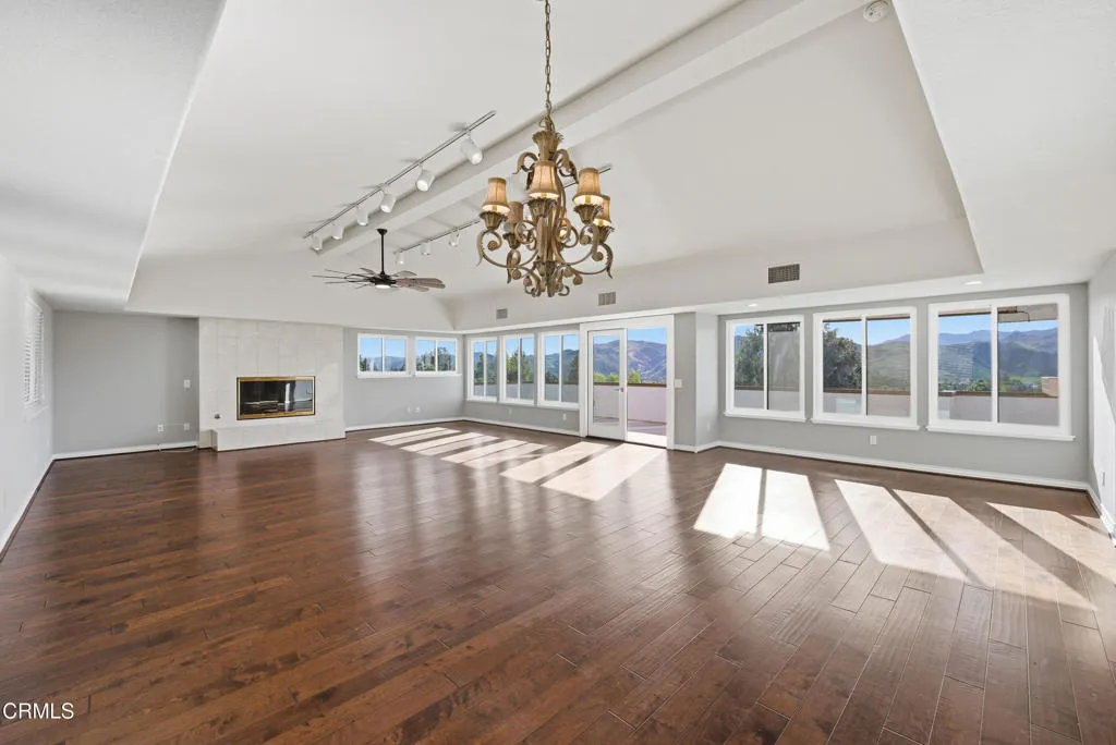 2207 Terra Bella Lane, Camarillo, California 93012 home-pic-9