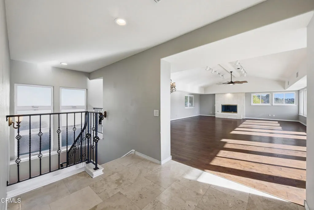 2207 Terra Bella Lane, Camarillo, California 93012 home-pic-18