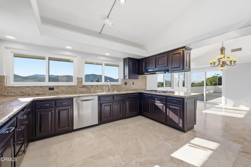 2207 Terra Bella Lane, Camarillo, California 93012 home-pic-19