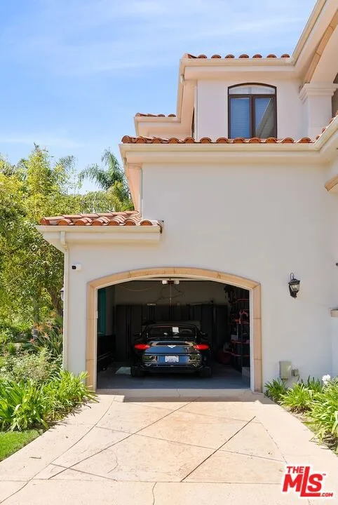 1 Car Garage