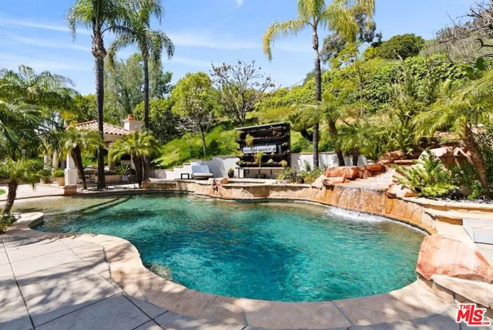Lagoon Style Pool & Waterfalls