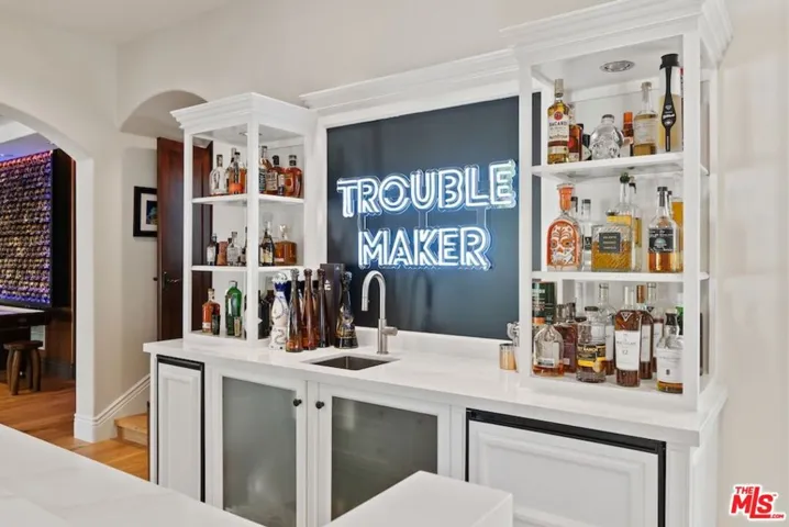 Custom​​‌​​​​‌​​‌‌​​‌​​​‌‌​​​‌​​‌‌​​‌‌​​‌‌​​​​ Bar