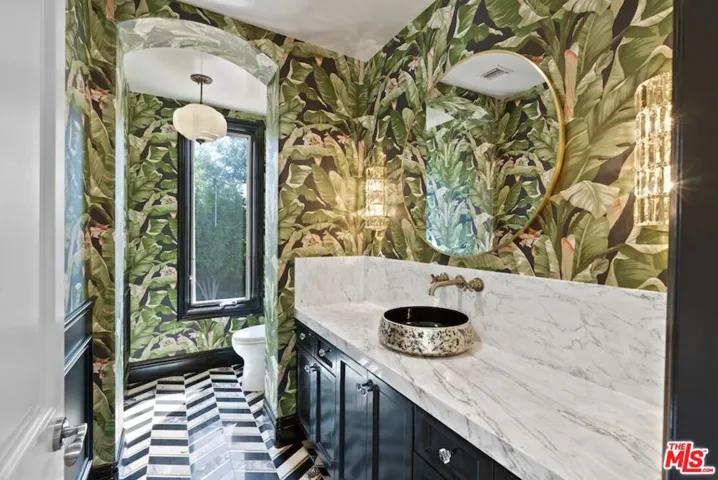 This is a WOW Powder Room