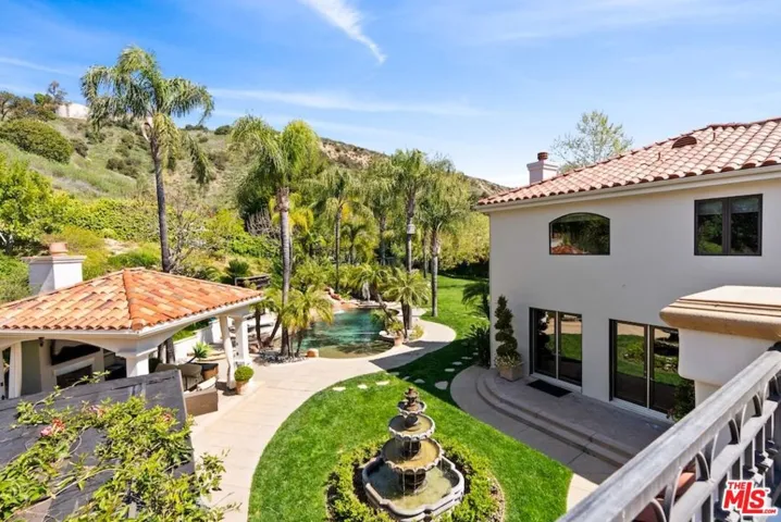 Resort Like Grounds