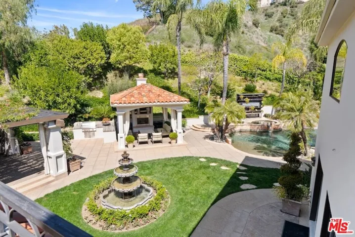 Resort Like Grounds