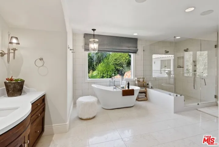 Primary Hotel Style Bath