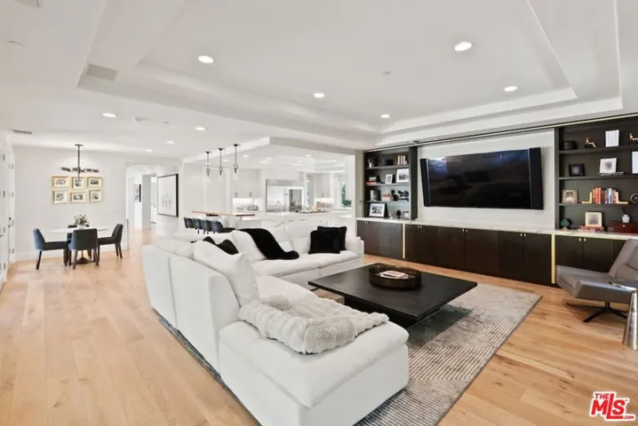 2nd Family Room/w Den