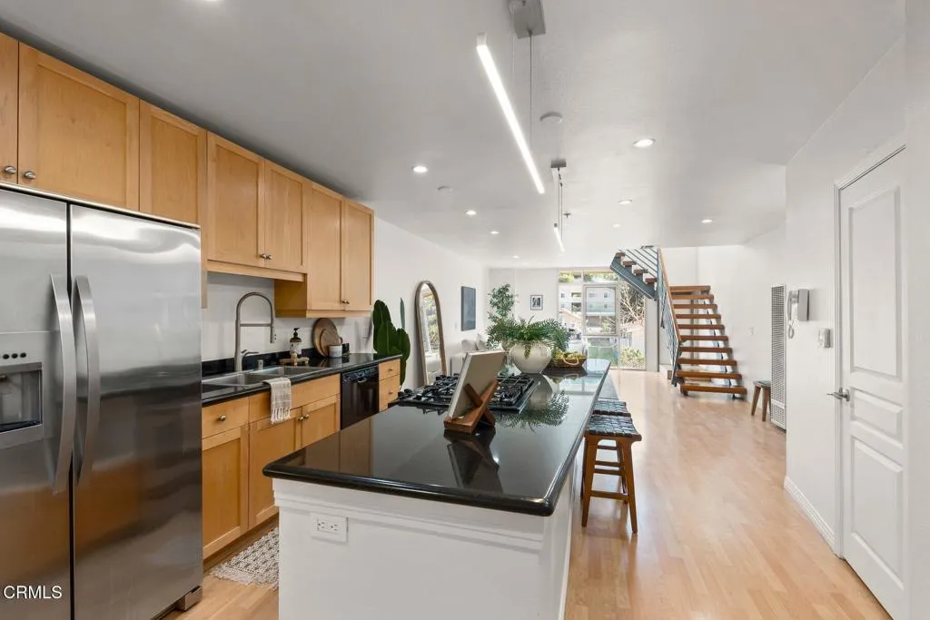 285 N Ventura Avenue 5, Ventura, California 93001 home-pic-8