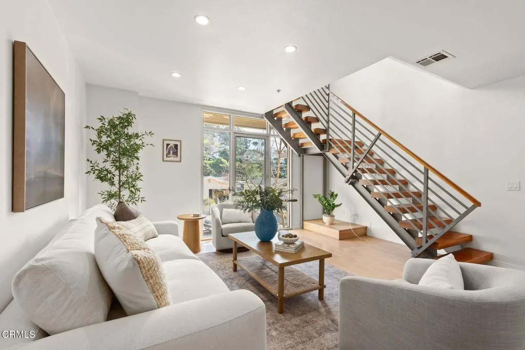 285 N Ventura Avenue 5, Ventura, California 93001 home-pic-15