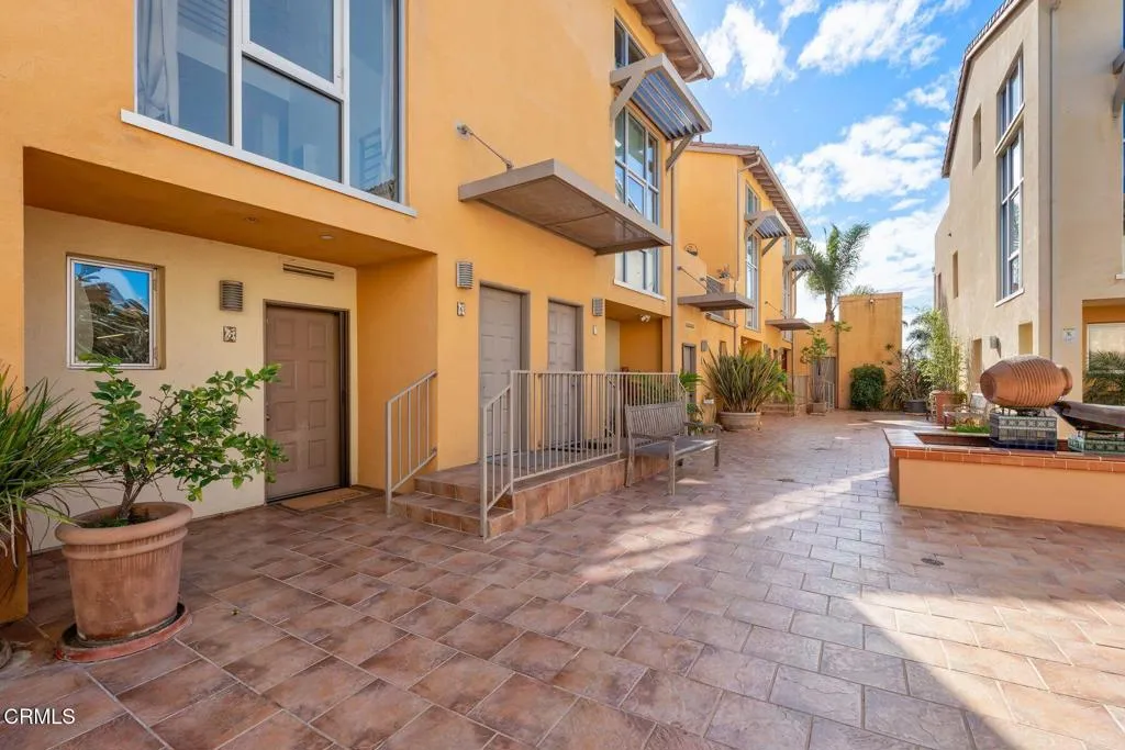 285 N Ventura Avenue 5, Ventura, California 93001 home-pic-3