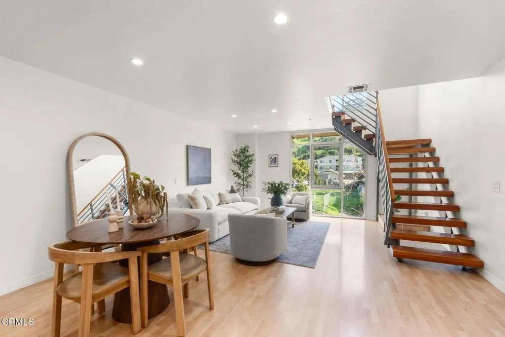 285 N Ventura Avenue 5, Ventura, California 93001 home-pic-12
