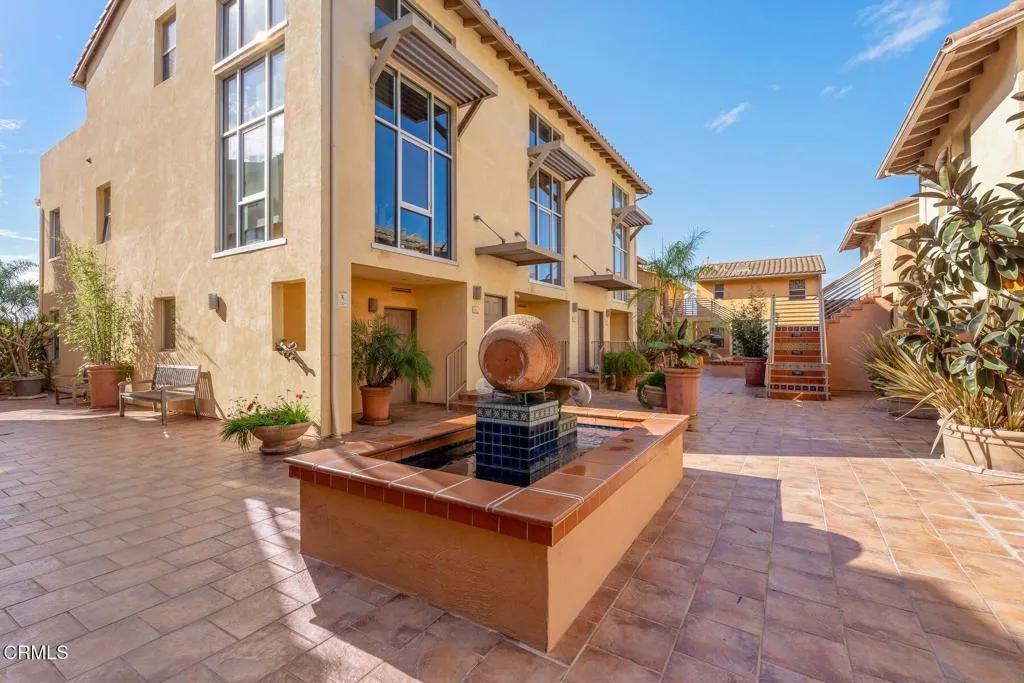 285 N Ventura Avenue 5, Ventura, California 93001 home-pic-4