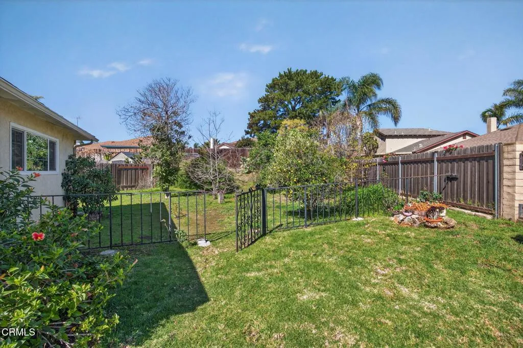 7451 Marmota Court, Ventura, California 93003 home-pic-37