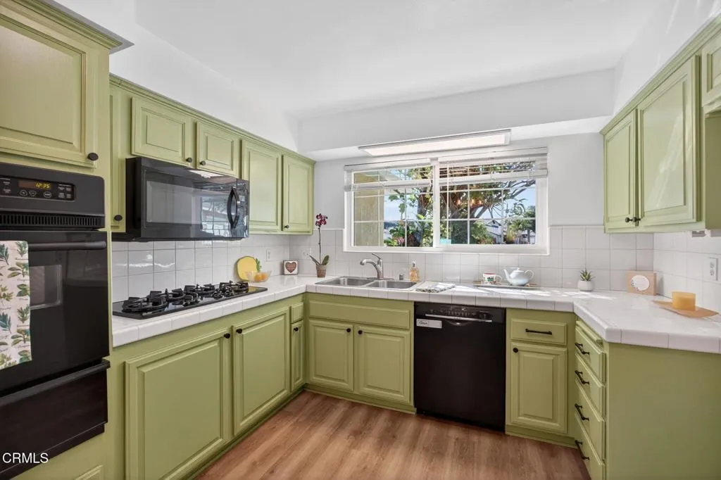 7451 Marmota Court, Ventura, California 93003 home-pic-20
