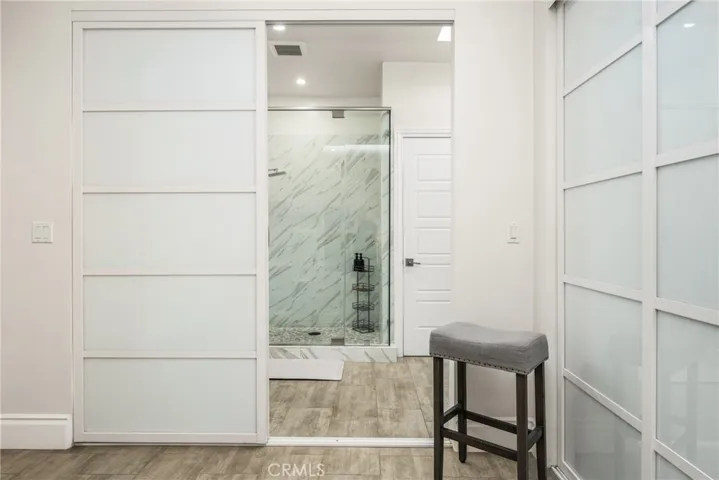 Primary bathroom - 2 closets