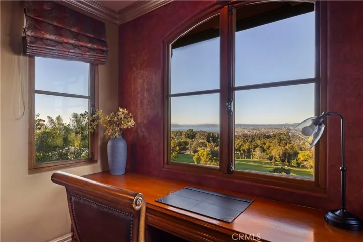 Junior Suite Office w/ Ocean Views