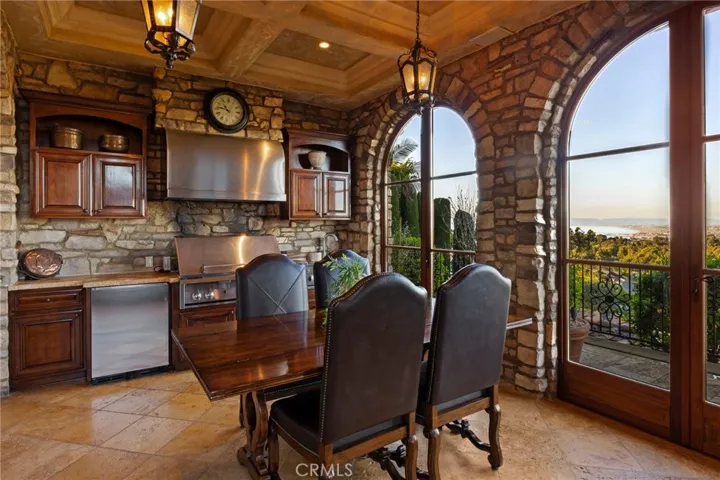 Indoor/Outdoor Kitchen w/ Ocean View