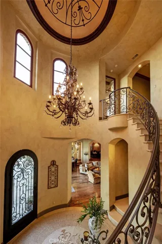 Entry w/ 30ft Rotunda