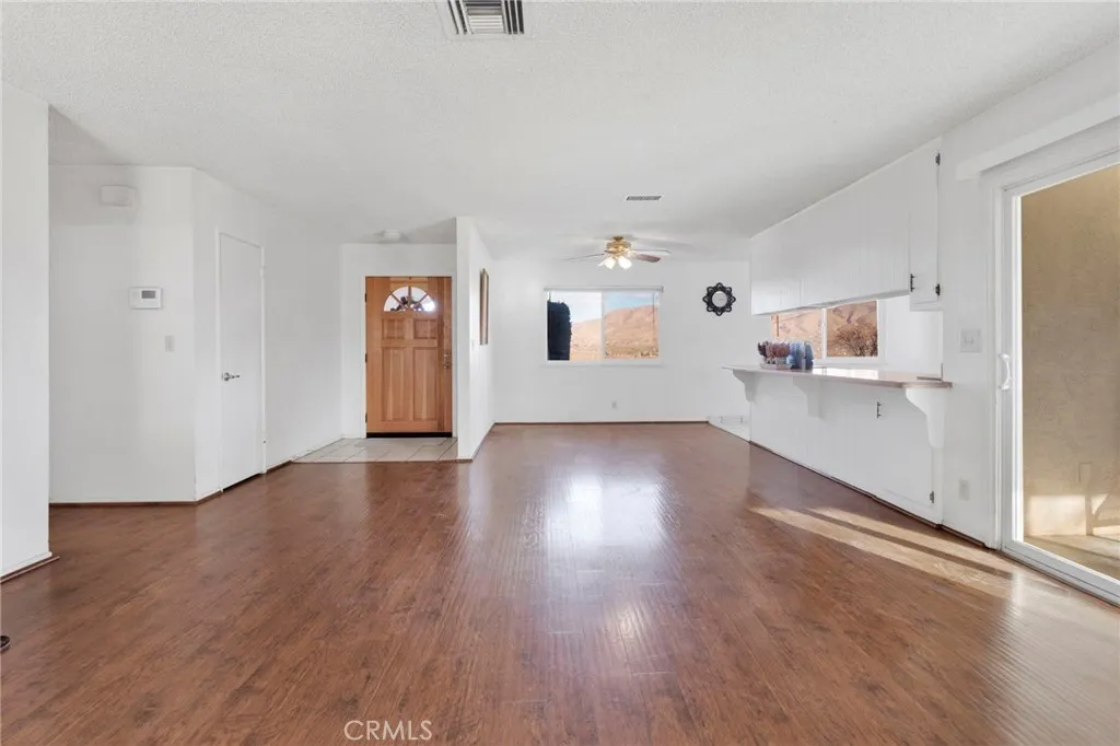 7946 Gaylop Avenue, Hesperia, California 92345 home-pic-5