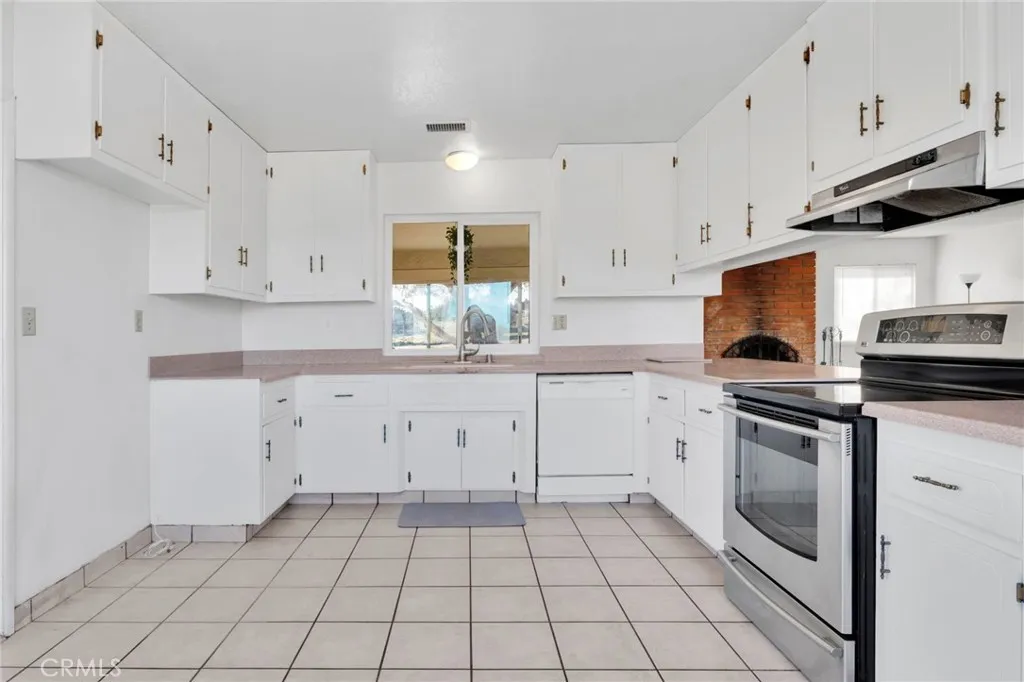 7946 Gaylop Avenue, Hesperia, California 92345 home-pic-8