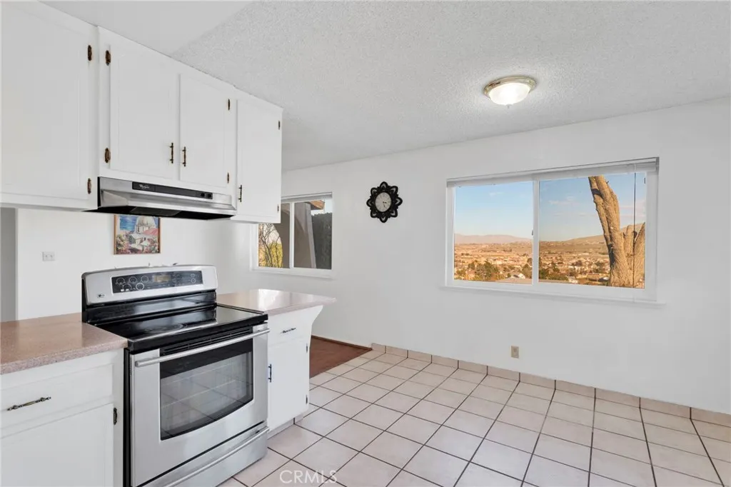 7946 Gaylop Avenue, Hesperia, California 92345 home-pic-9