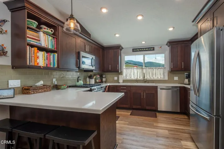 Beautiful "Cooks" Kitchen