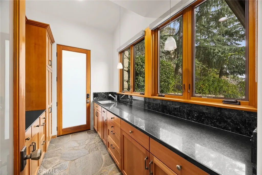 5310 Linda Vista, La Canada Flintridge, California 91011 home-pic-24