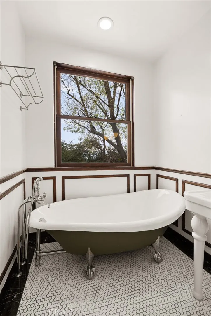 5310 Linda Vista, La Canada Flintridge, California 91011 home-pic-30
