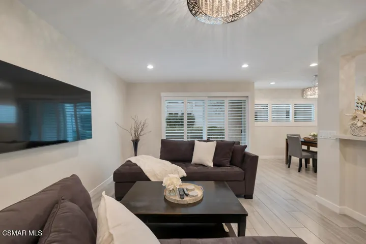 4642 Park Granada- HsHProd-10