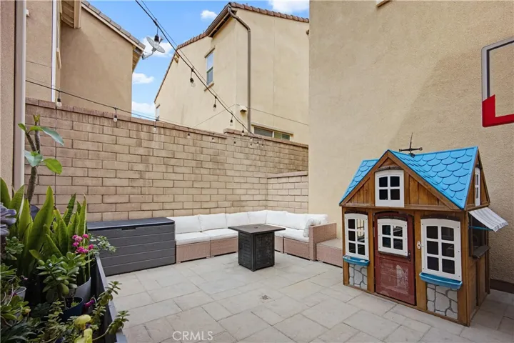 back patio with built in fire feature