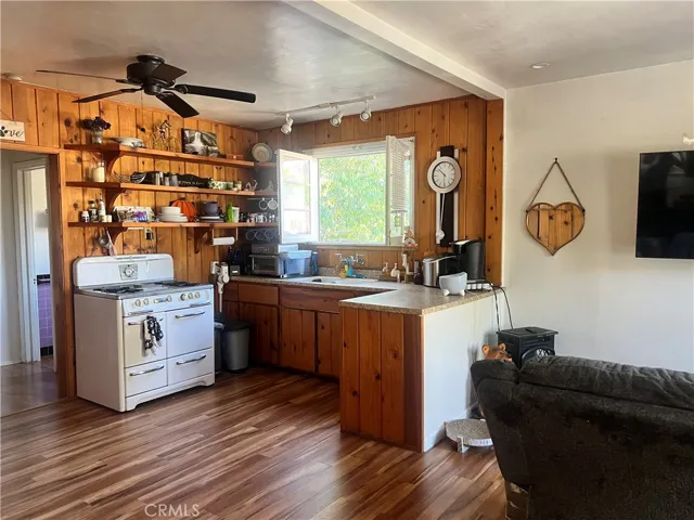 kitchen/Living Room
