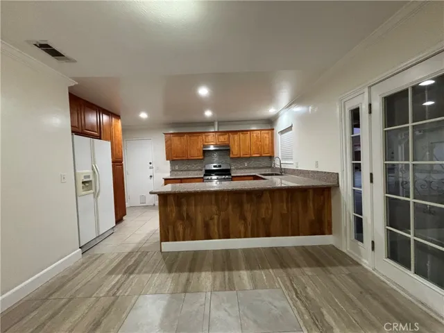 Kitchen/ Dining