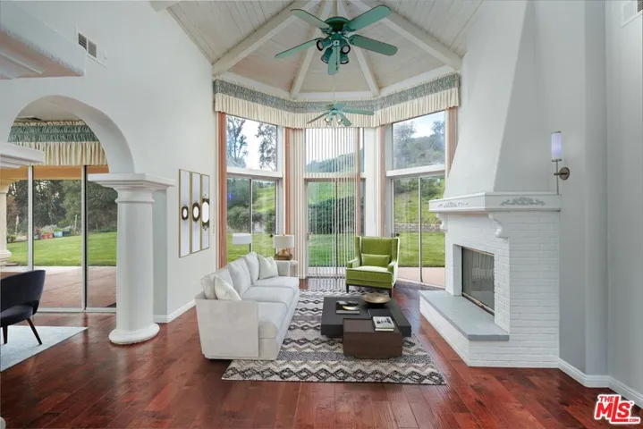 Virtual Stage Living Room