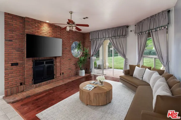 Virtual Stage Family/Den