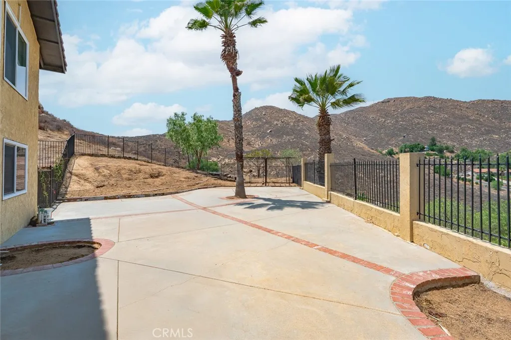 11425 Tiffany Lane, Moreno Valley, California 92557 home-pic-4