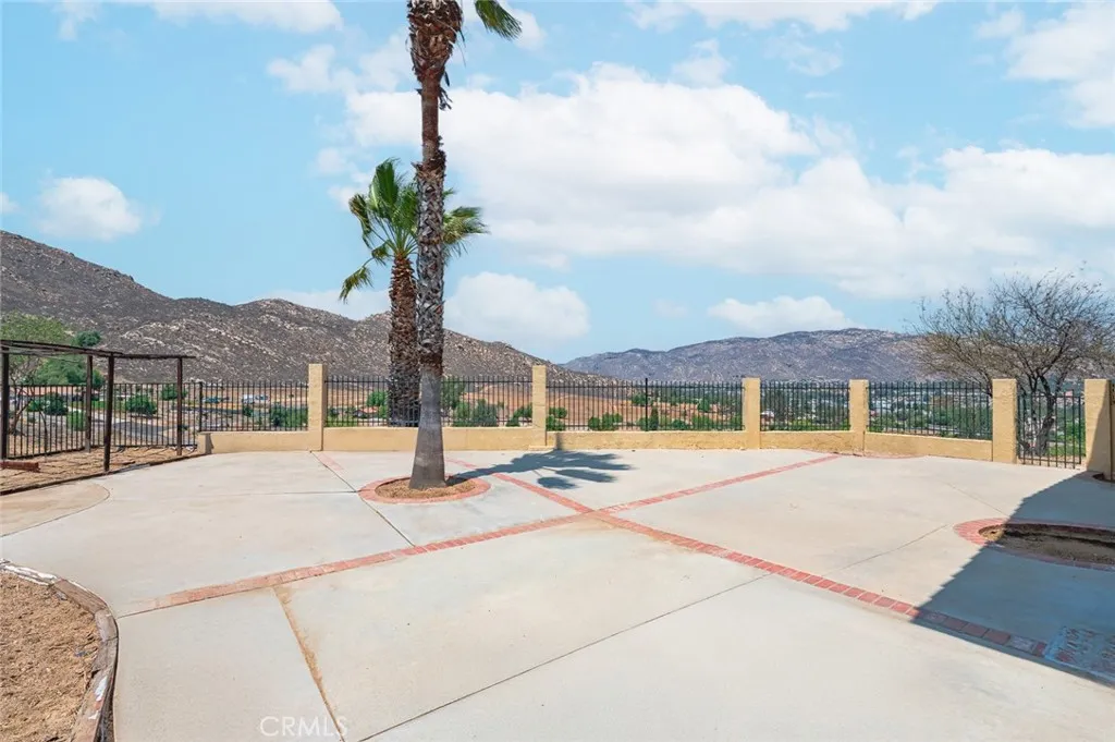 11425 Tiffany Lane, Moreno Valley, California 92557 home-pic-5