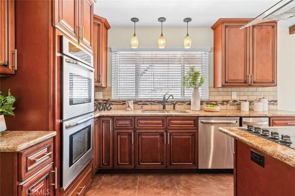 11425 Tiffany Lane, Moreno Valley, California 92557 home-pic-21
