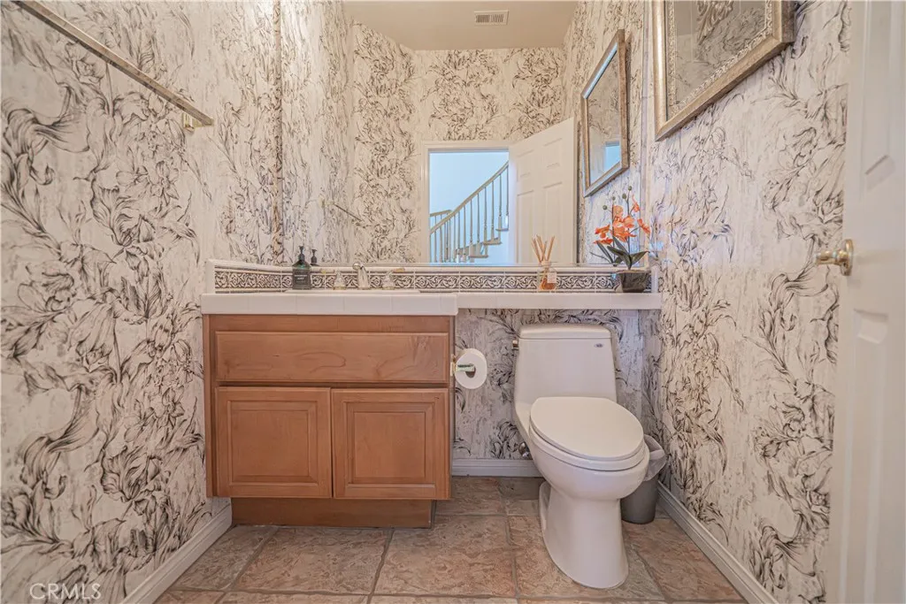 22440 Skylake Place, Saugus, California 91390 home-pic-17