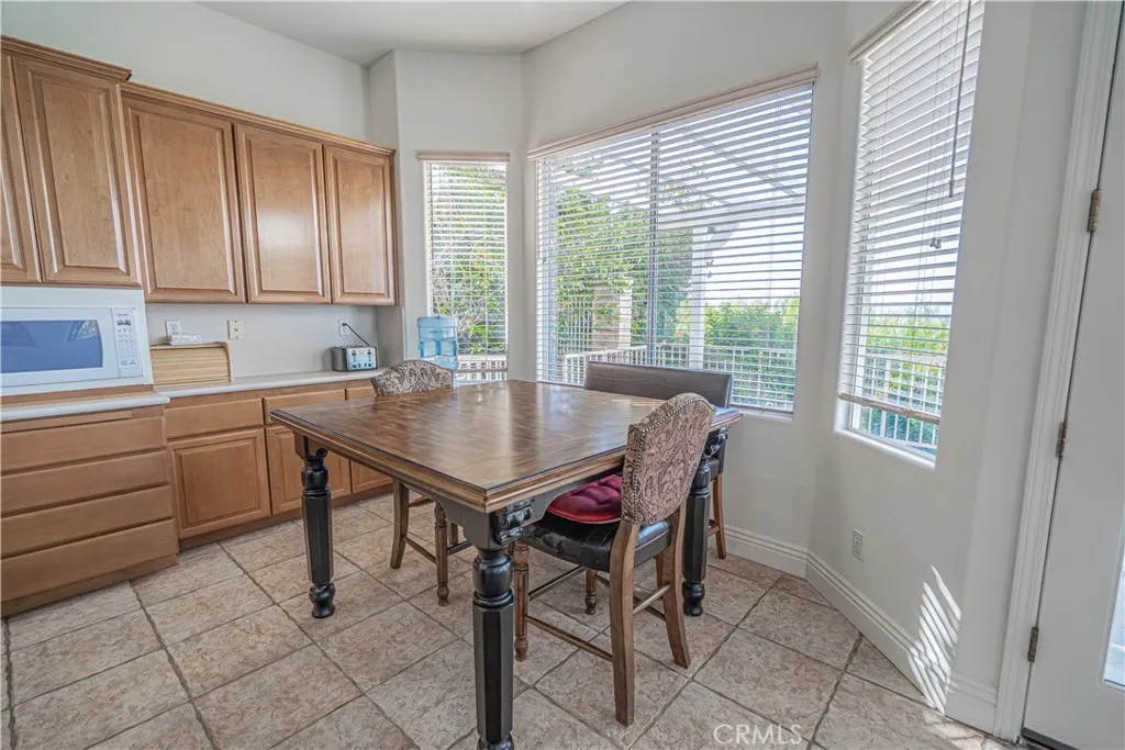 22440 Skylake Place, Saugus, California 91390 home-pic-12