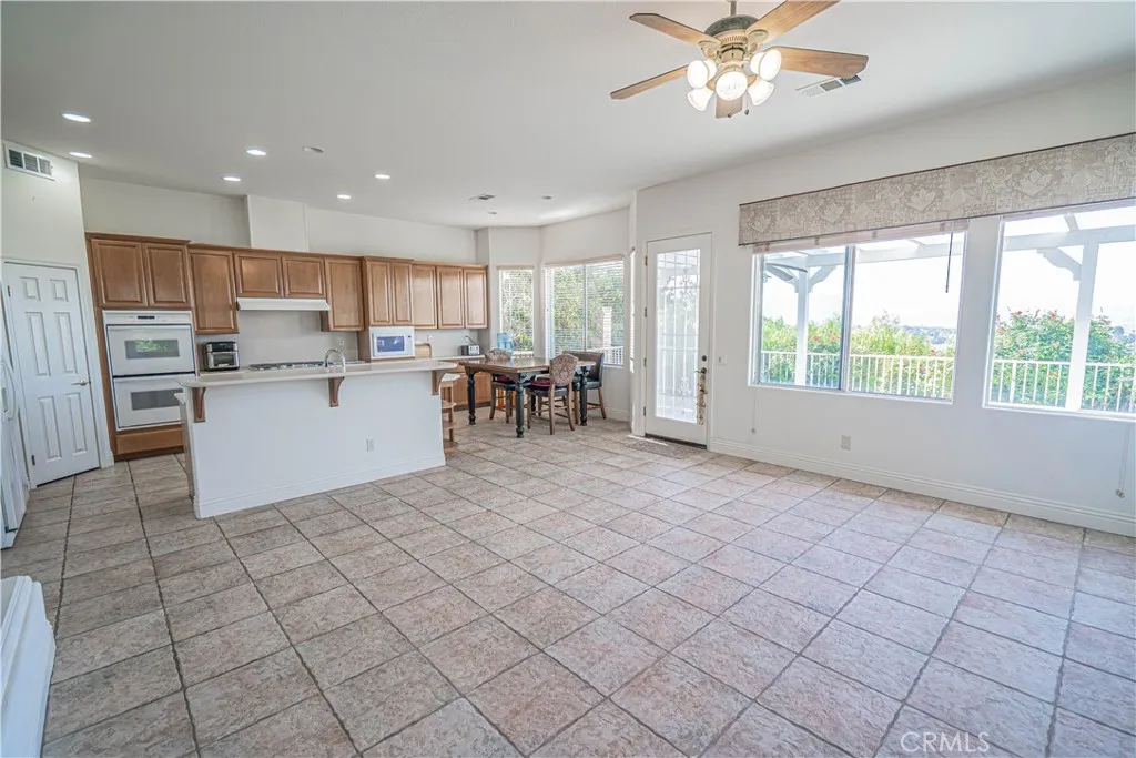 22440 Skylake Place, Saugus, California 91390 home-pic-9