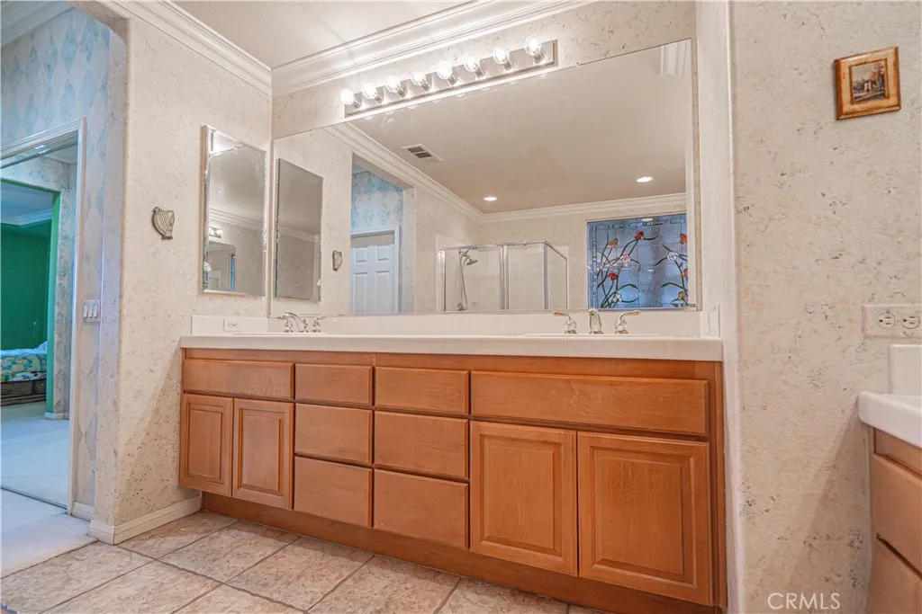 22440 Skylake Place, Saugus, California 91390 home-pic-22