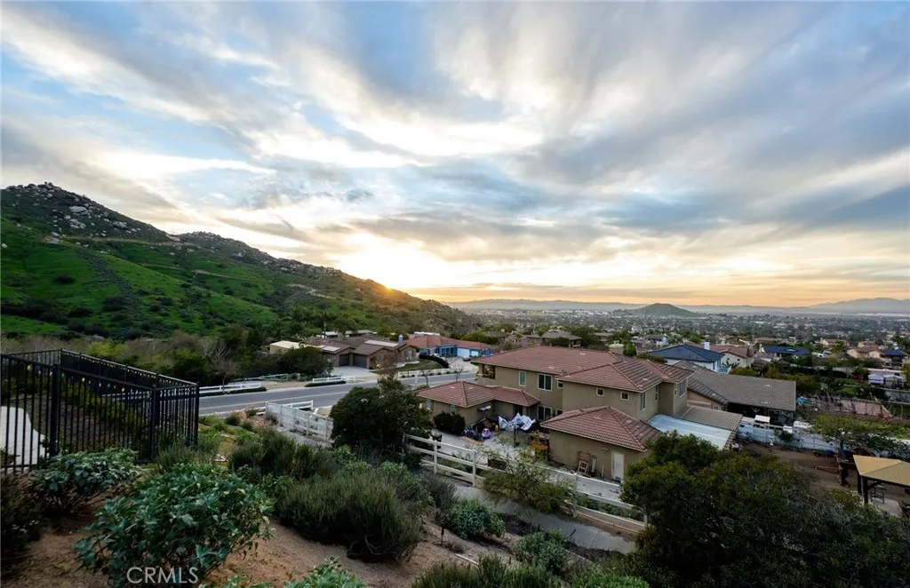 3070 Crestview Drive, Norco, California 92860 home-pic-17