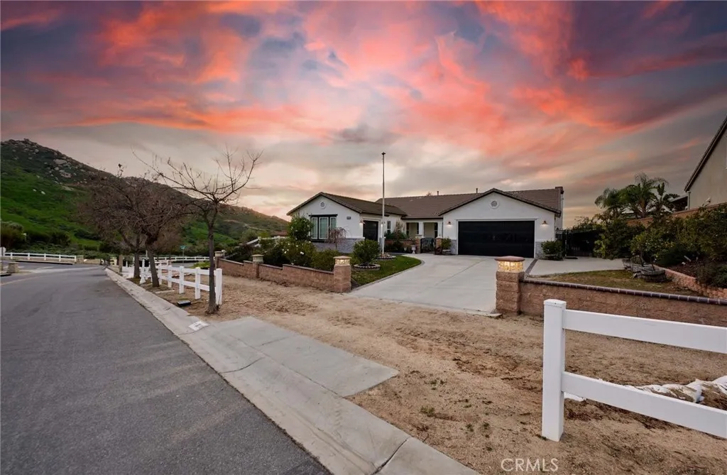 3070 Crestview Drive, Norco, California 92860 home-pic-2