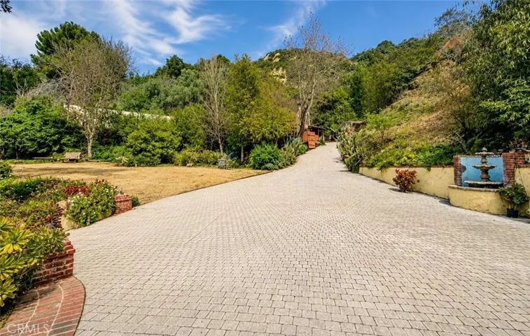 24300 Sylvan Glen, Calabasas, California 91302