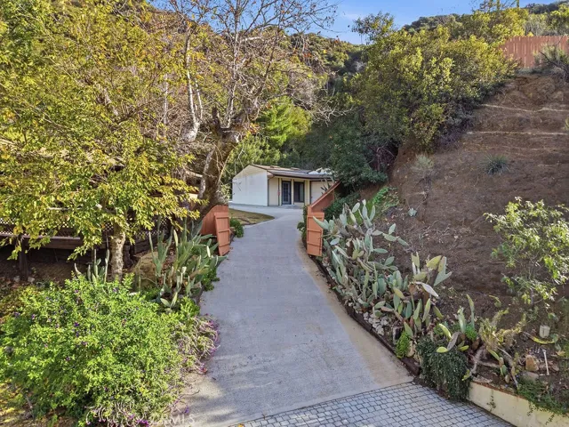 24300 Sylvan Glen, Calabasas, California 91302
