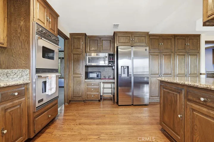 24300 Sylvan Glen, Calabasas, California 91302