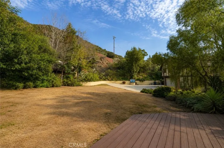 24300 Sylvan Glen, Calabasas, California 91302