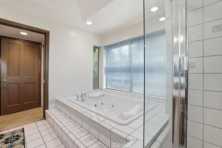 24300 Sylvan Glen, Calabasas, California 91302